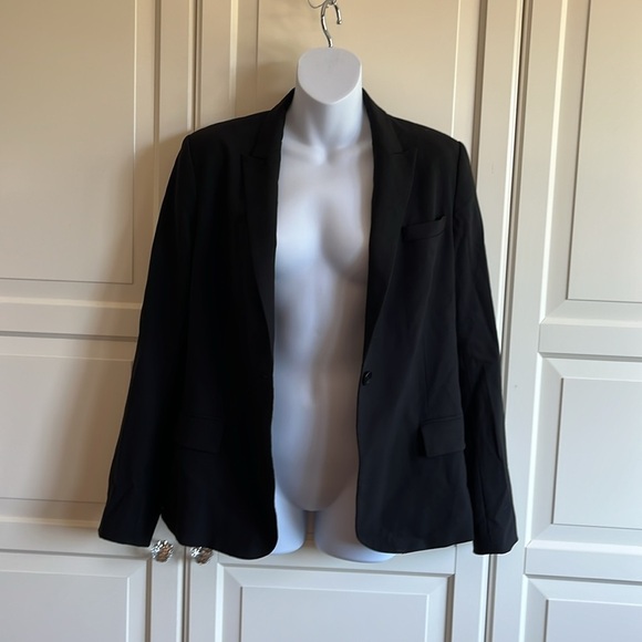 Theory Gabe One Button
Stretch Wool Blazer Style #
80001199. Black Size 12 - Picture 8 of 17